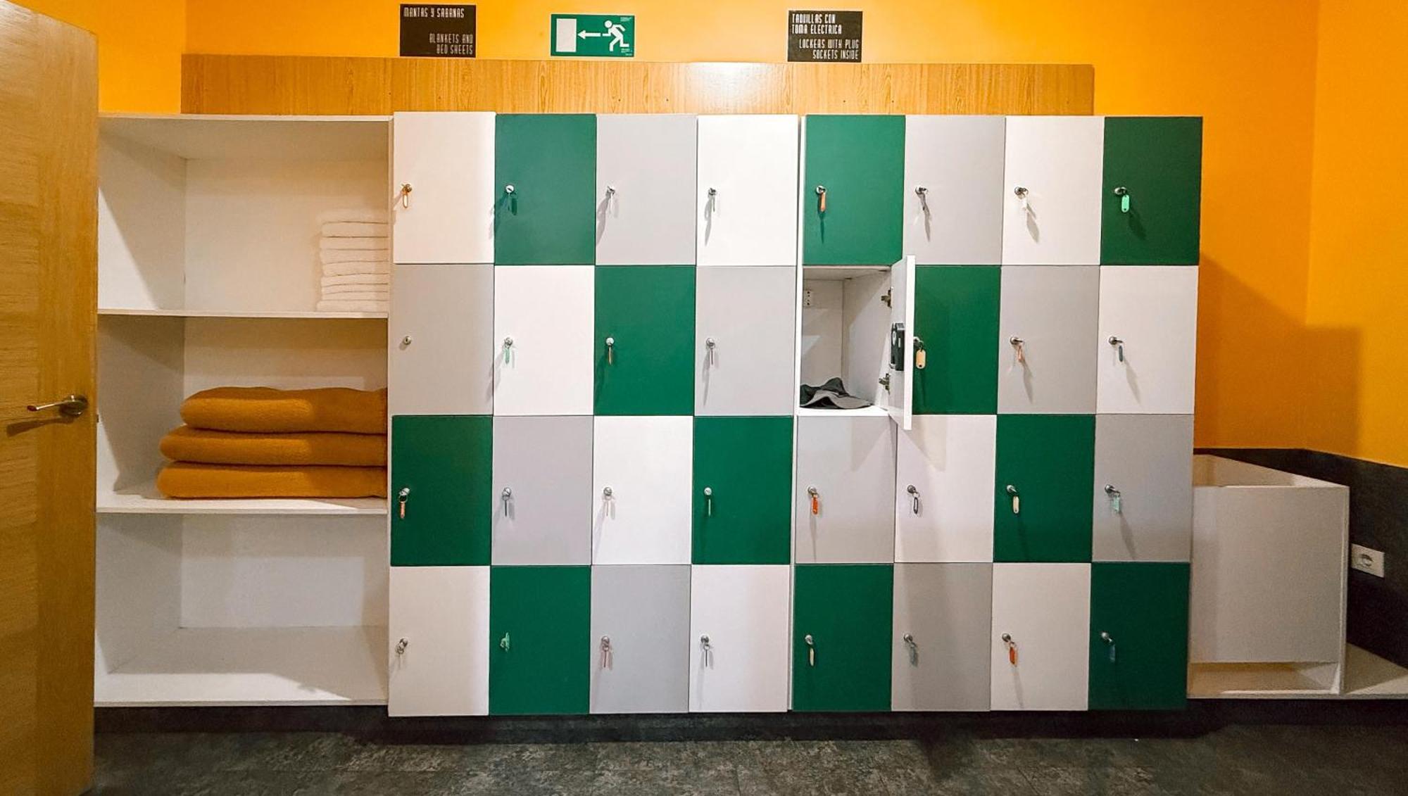 Albergue Lecer Sobrado Porta Exterior photo