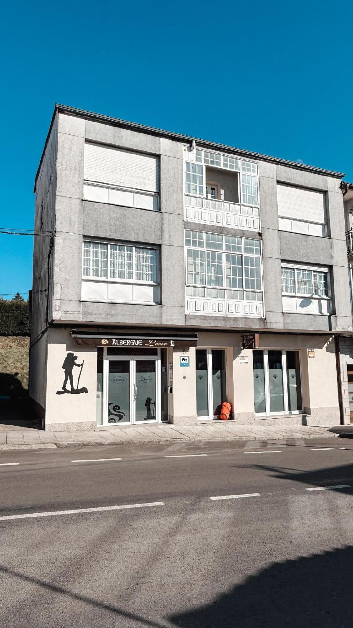Albergue Lecer Sobrado Porta Exterior photo